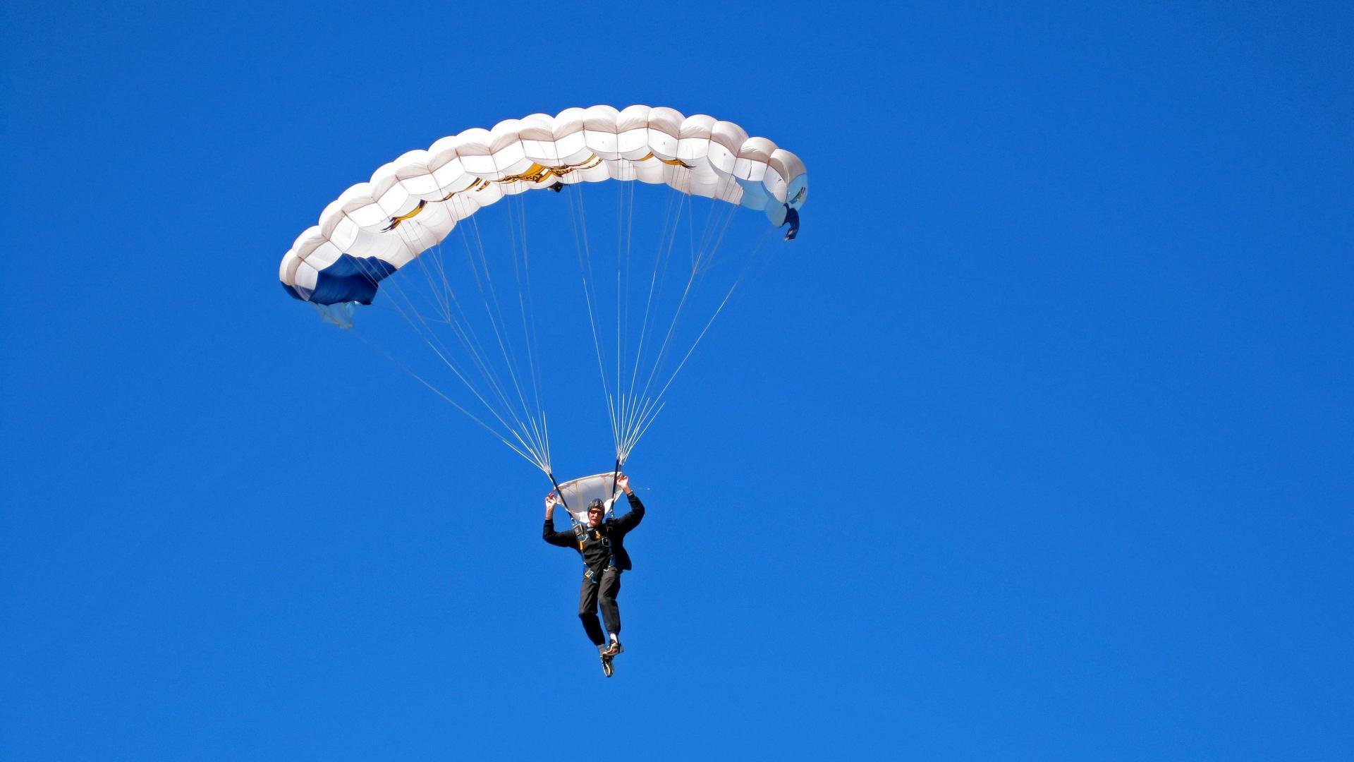 米兰体育中国官网-法国橄榄球的战术创新推动全球发展潮流，法国橄榄球和美国橄榄球一样吗